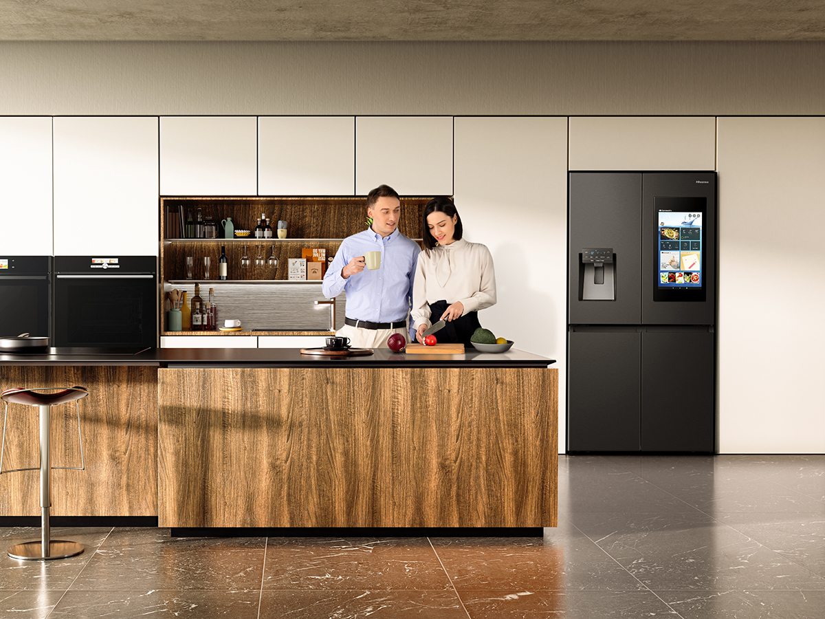 5 hisense RQ760Lifestyle Image-1.jpg