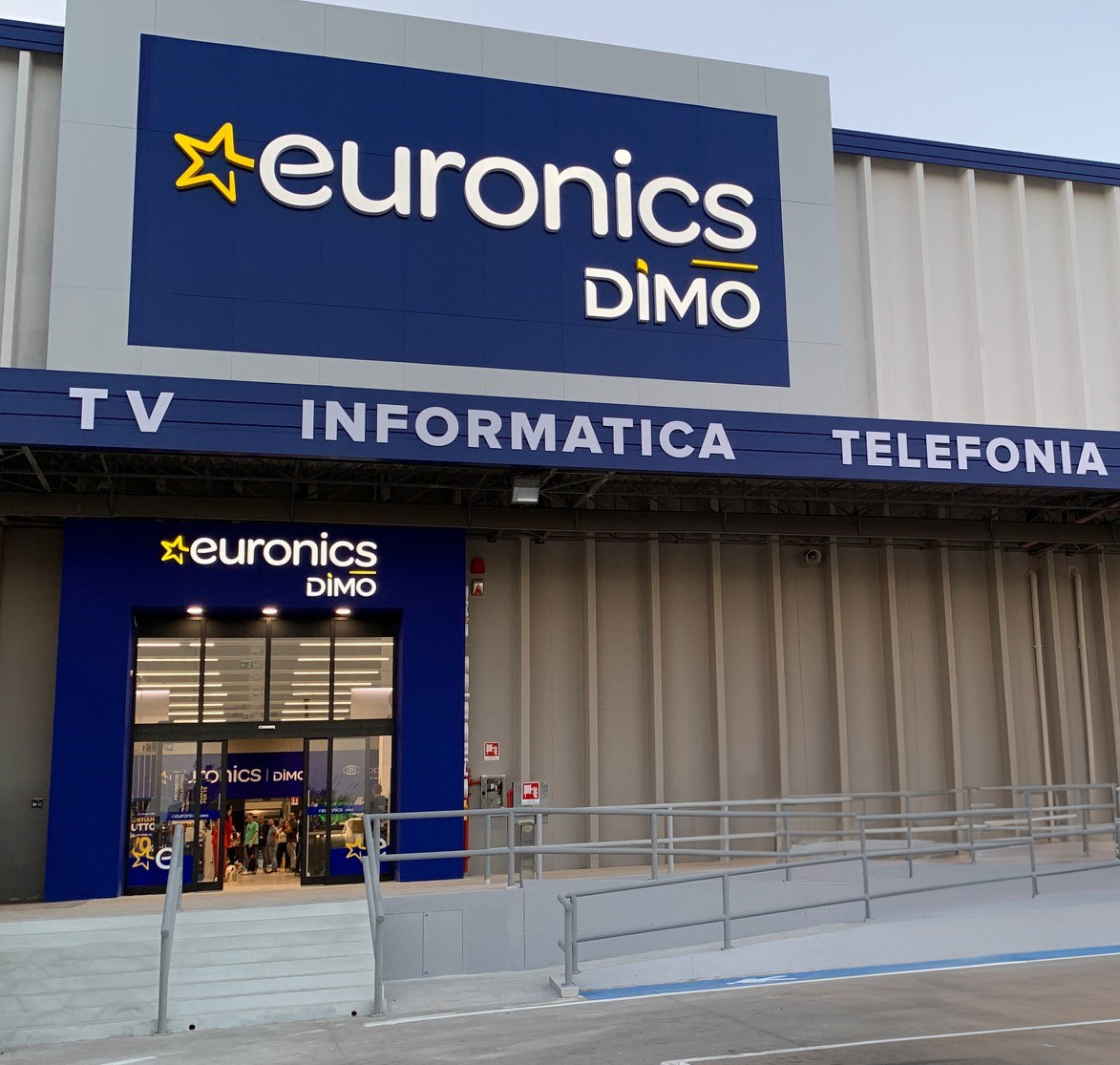 PV Elmas(CA) - esterno.jpg