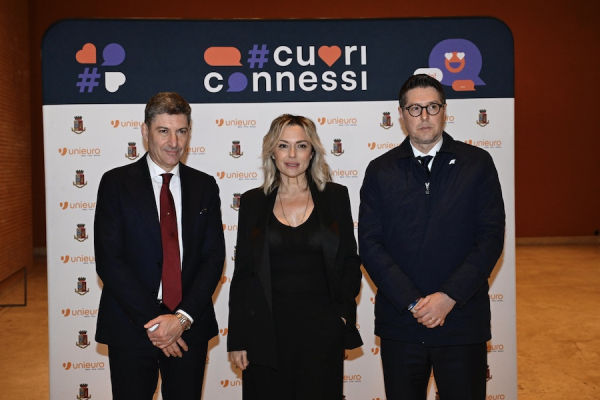 da sinistra a destra: il Prefetto Vittorio Pisani, Capo della Polizia; Bruna Olivieri, Country  Manager Italia di Unieuro; e l&rsquo;On. Nicola Molteni, Sottosegretario al Ministero dell&rsquo;Interno.