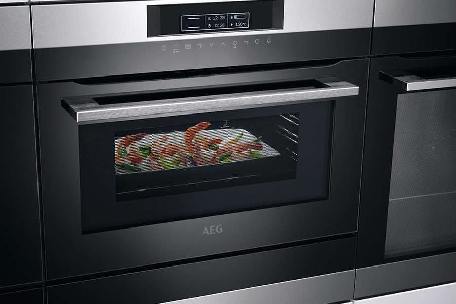 AEG, il forno compatto CombiQuick è anche microonde - Bianco e Bruno,  Magazine di elettrodomestici e di elettronica di consumo