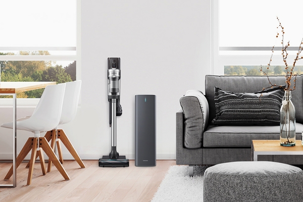 Samsung Jet e Clean Station (da sinistra)
