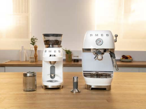 Macchina per espresso ECF03 by Smeg