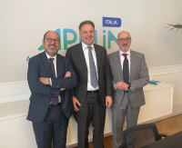 Paolo Lioy, presidente di Applia Italia, al centro tra i direttori generali Marco Imparato (a sinistra) e Paolo Falcioni (Applia Europe) a destra.