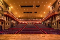 Stiamo a casa. E intratteniamoci sul web