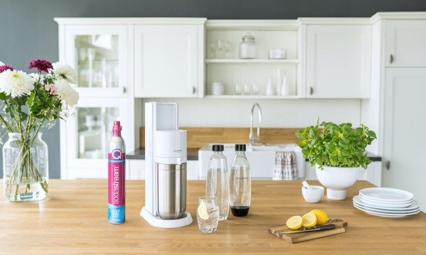 DUO, il primo gasatore compatibile con le bottiglie in vetro e in PET