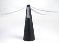 Ora c'&egrave; lo scacciamosche gentile