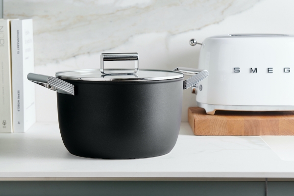 Smeg con la collezione cookware