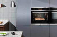 Il forno Electrolux SteamBoost EOB7S01X