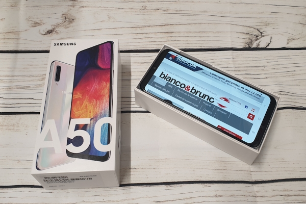 RECENSIONE - Samsung A50, senza infamia e senza lode