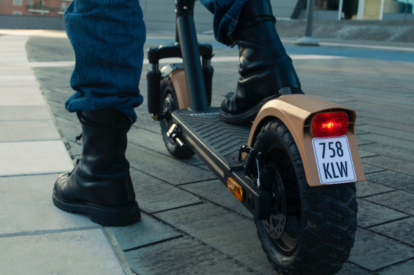 Il nuovo monopattino con lo spazio per la targa