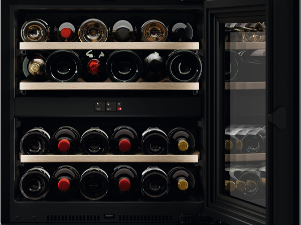 Cantinette vino AEG, il microclima per la conservazione in un design Total Black