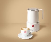 Un tocco di stile per il cappuccino di illy