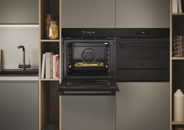 Hoover, nuova estetica per forni e piani cottura da incasso