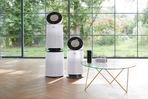 La gamma di purificatori d'aria LG PuriCare, nelle versioni 360 e Mini (da sinistra).