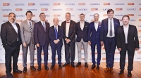 Da sinistra: Nilesh Khalkho (UAE); Bülent Gürcan (Turchia); Maurizio Andronico (Italia); Jos&eacute;-Maria Verdeguer (Spagna); Hans Carpels, presidente; Denis Boschard (Francia) vicepresidente; Marcin Filipowicz (Polonia); John Olsen (Managing Director Euronics International); Benedict Kober (Germania).